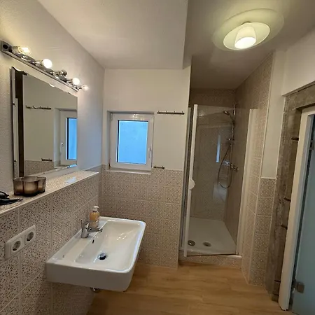 In 214egr 2 Schlafzimmer, Kueche, Bad 公寓