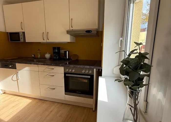 In 214egr 2 Schlafzimmer, Kueche, Bad Apartment Würzburg